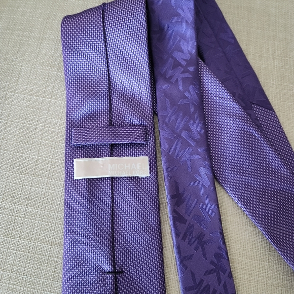 Michael Kors Mens Purple 100% Silk Tie - Picture 6 of 6
